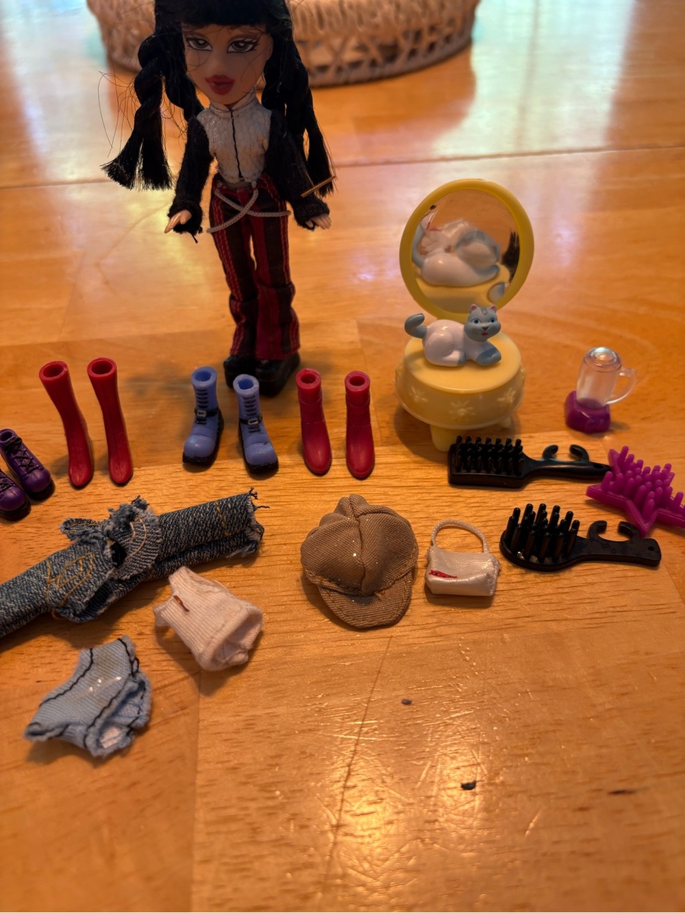 Vintage 2002 Bratz Xpress it Jade doll and accessories.